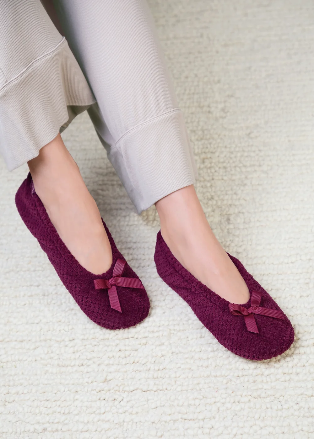 Totes Isotoner Burgundy Popcorn Ballet Slippers - 4-5 Image 2