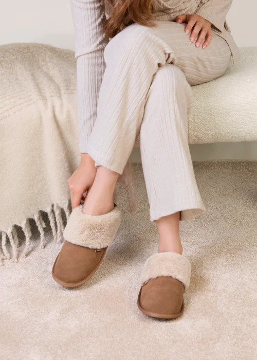 Totes Isotoner Brown Suede Mule Slippers with Faux Fur Lining - 6 Image 5