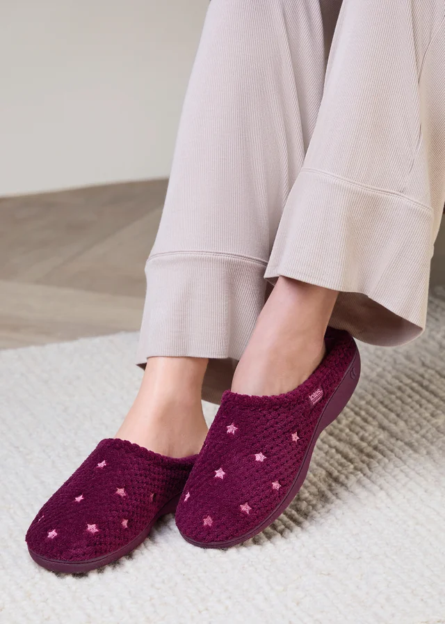 Totes Isotoner Burgundy Star Popcorn Mule Slippers