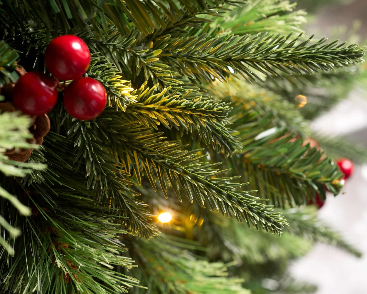 WeRChristmas Green Pre-Lit Victorian Christmas Tree With Berries Pinecones & Warm White Leds 5 Ft - No Size Image 4