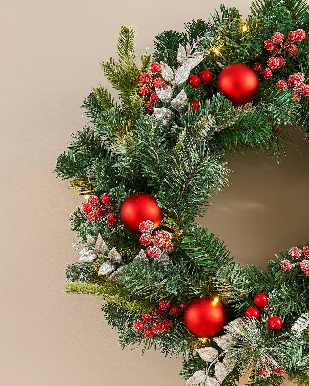 WeRChristmas Multi-Colour Pre-Lit Frosted Red & White Decorated Artificial Christmas Wreath 20 Warm White Leds 60 Cm - No Size Image 3