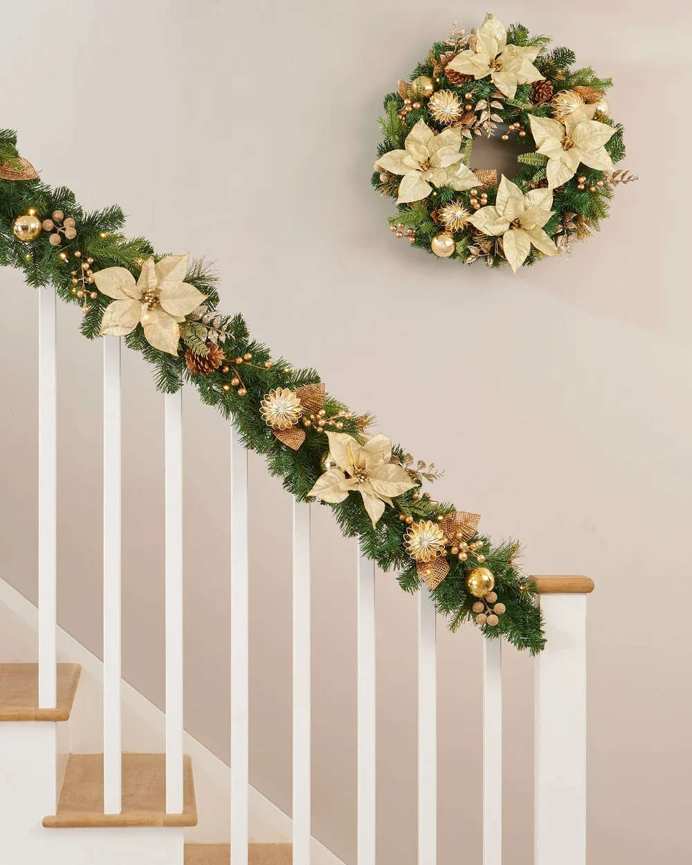 WeRChristmas Multi-Colour Pre-Lit Decorated Cream & Gold Christmas Garland With 30 Chasing Leds & Timer 6 Ft - No Size Image 3