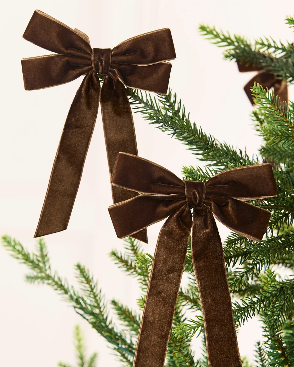 WeRChristmas Mocha Set Of 20 Velvet Double Christmas Bows 16.5 Cm - No Size Image 4