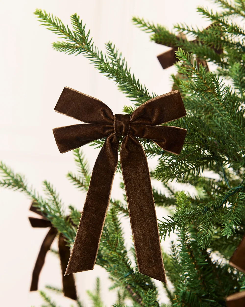 WeRChristmas Mocha Set Of 20 Velvet Double Christmas Bows 16.5 Cm - No Size Image 3