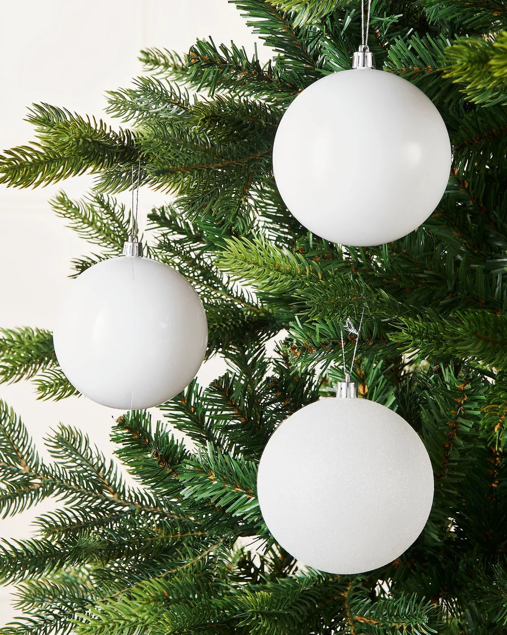 WeRChristmas White Shatterproof Christmas Baubles 9 Pack 10 Cm - No Size Image 3