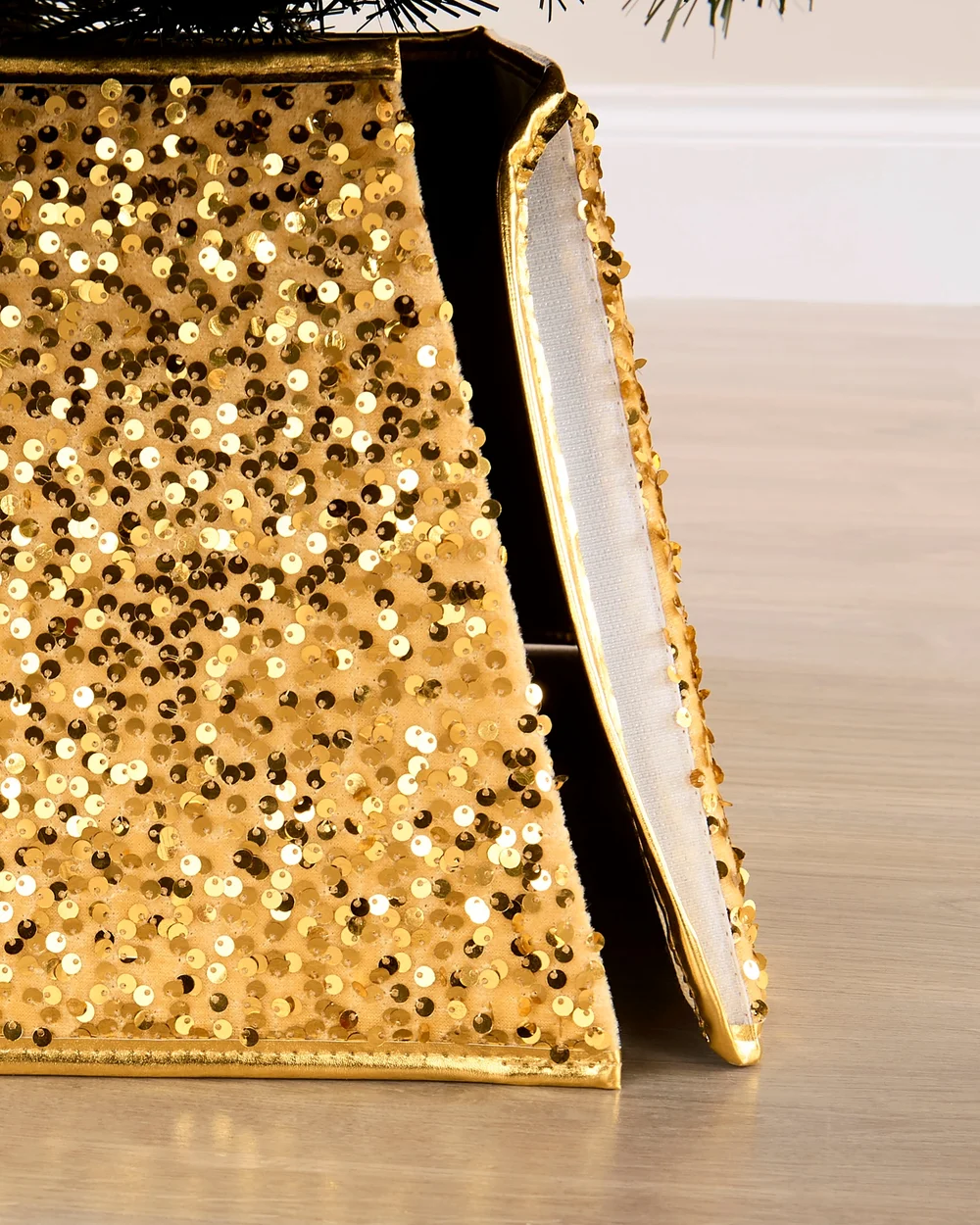 WeRChristmas Gold Square Sequin Christmas Tree Collar 36 Cm - No Size Image 4
