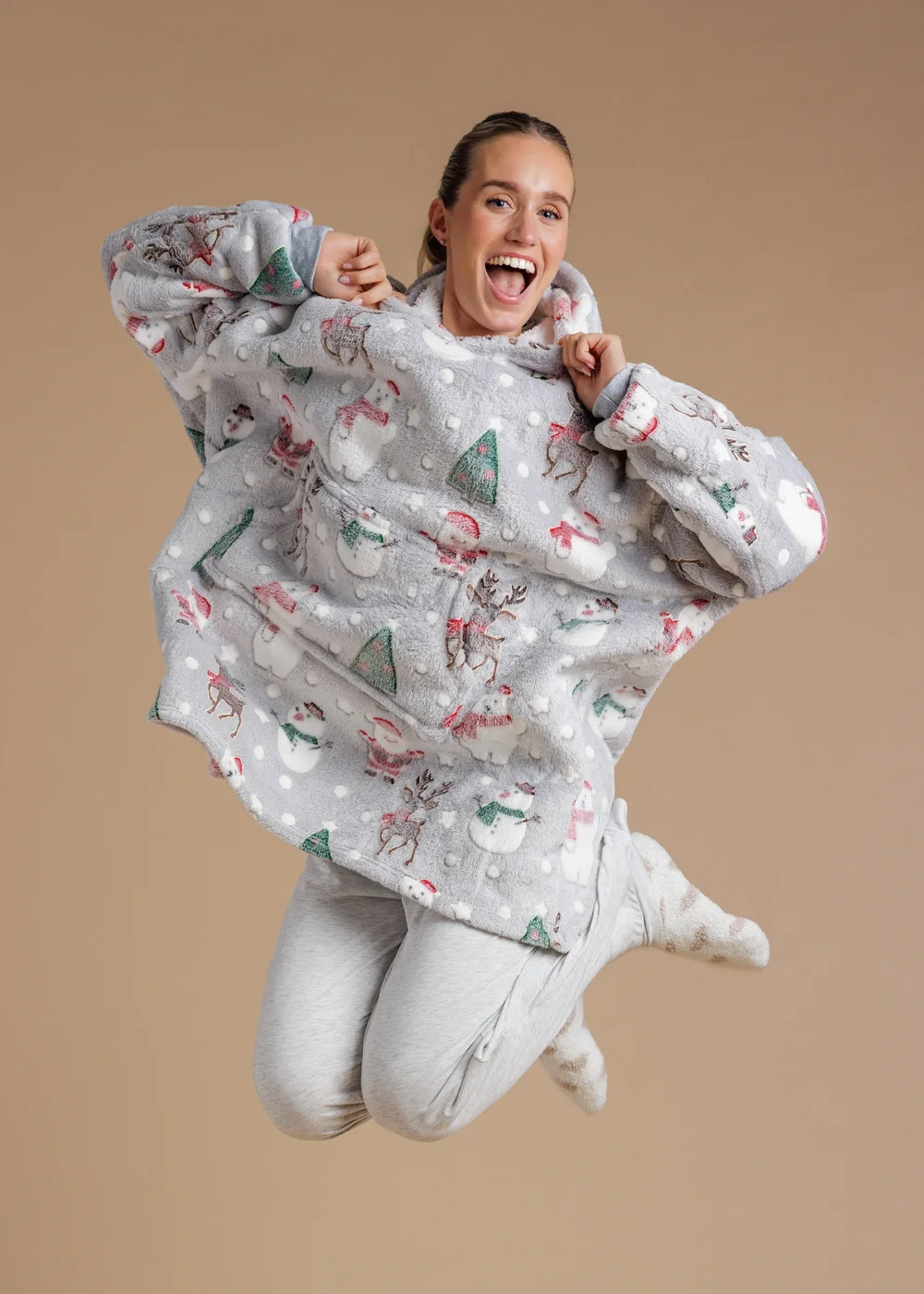 Tokyo Laundry Grey Christmas Print Sherpa Hooded Blanket - One Size Image 3