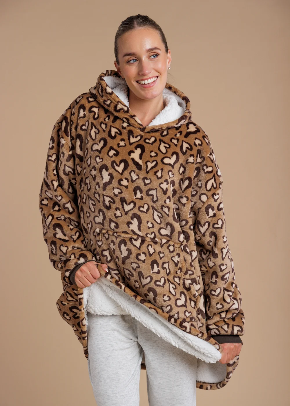 Tokyo Laundry Brown Heart Leopard Print Hooded Blanket - One Size Image 1