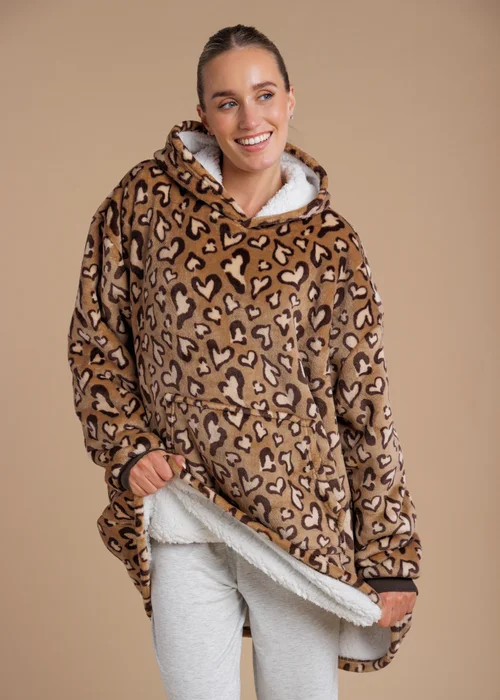 Tokyo Laundry Brown Heart Leopard Print Hooded Blanket - One Size Image 1