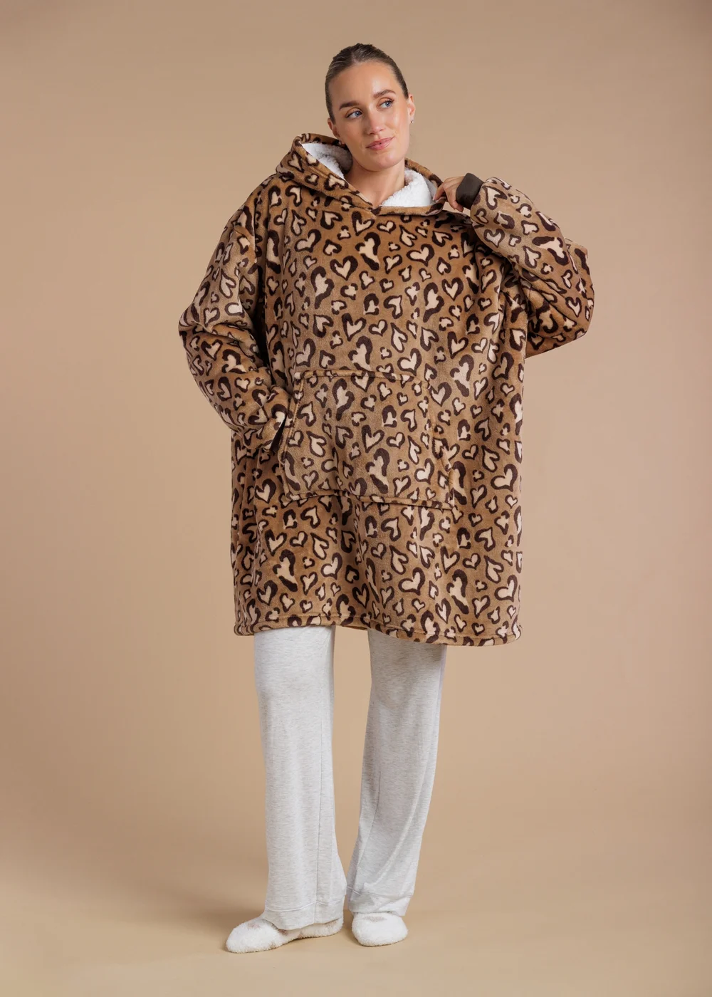 Tokyo Laundry Brown Heart Leopard Print Hooded Blanket - One Size Image 3