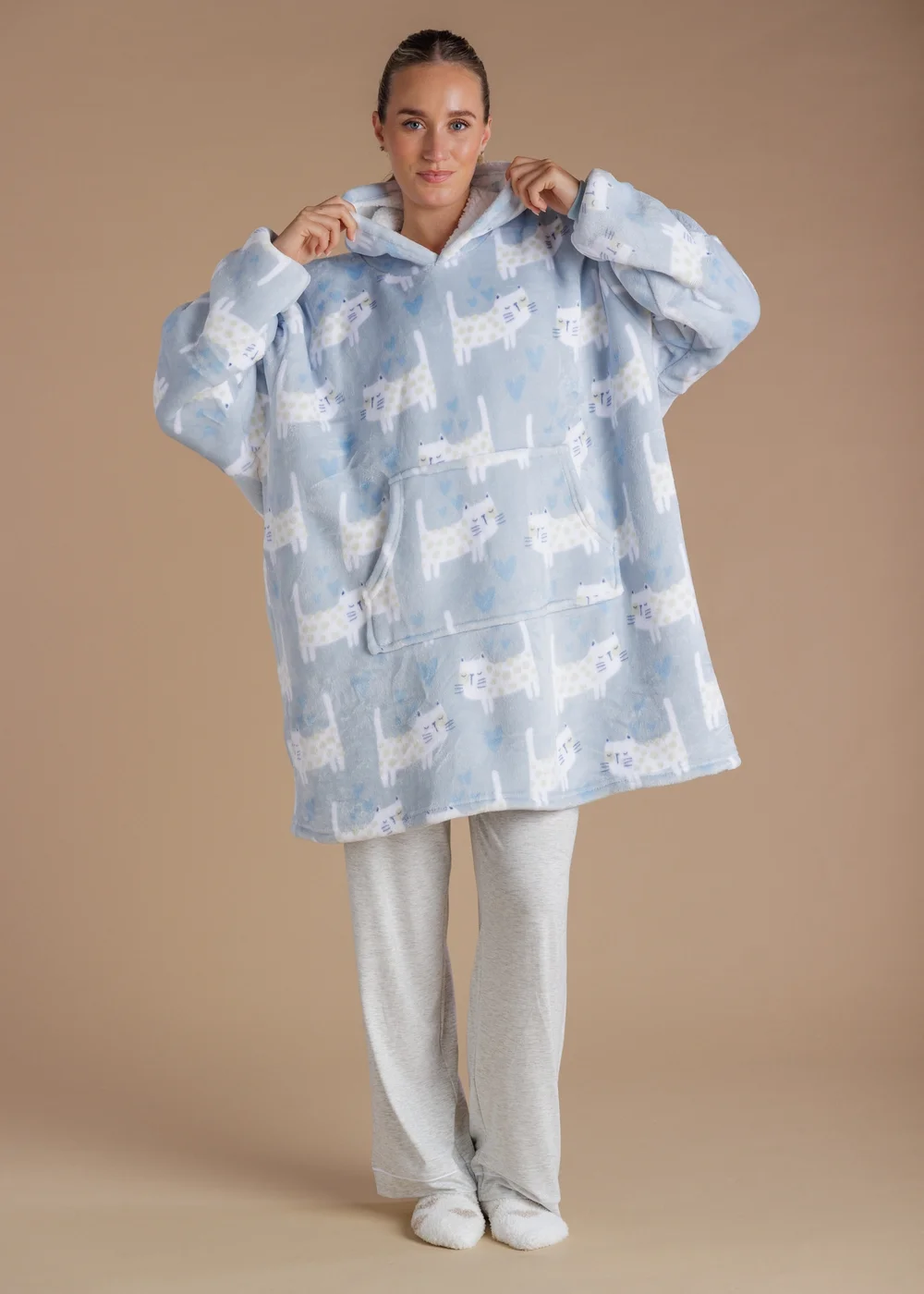 Tokyo Laundry Light Blue Heart & Cat Print Sherpa Hooded Blanket - One Size Image 3