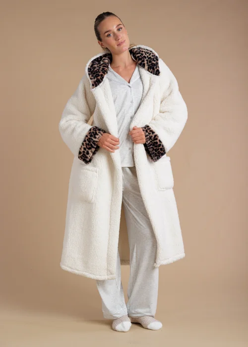 Tokyo Laundry Ivory Leopard Hood Sherpa Dressing Gown - M Image 3