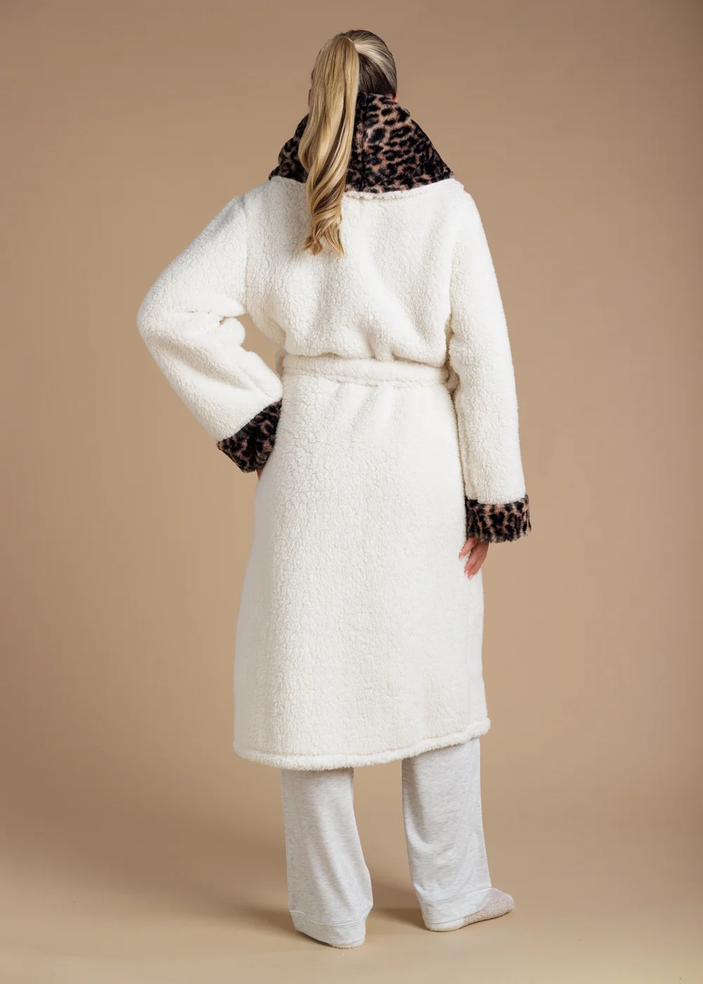 Tokyo Laundry Ivory Leopard Hood Sherpa Dressing Gown - M Image 2