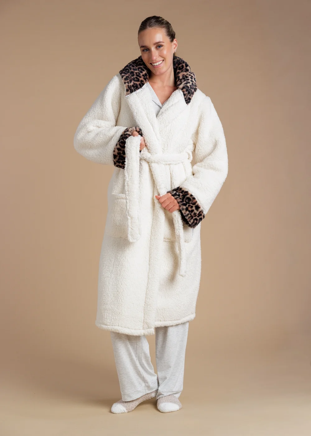 Tokyo Laundry Ivory Leopard Hood Sherpa Dressing Gown - M Image 1