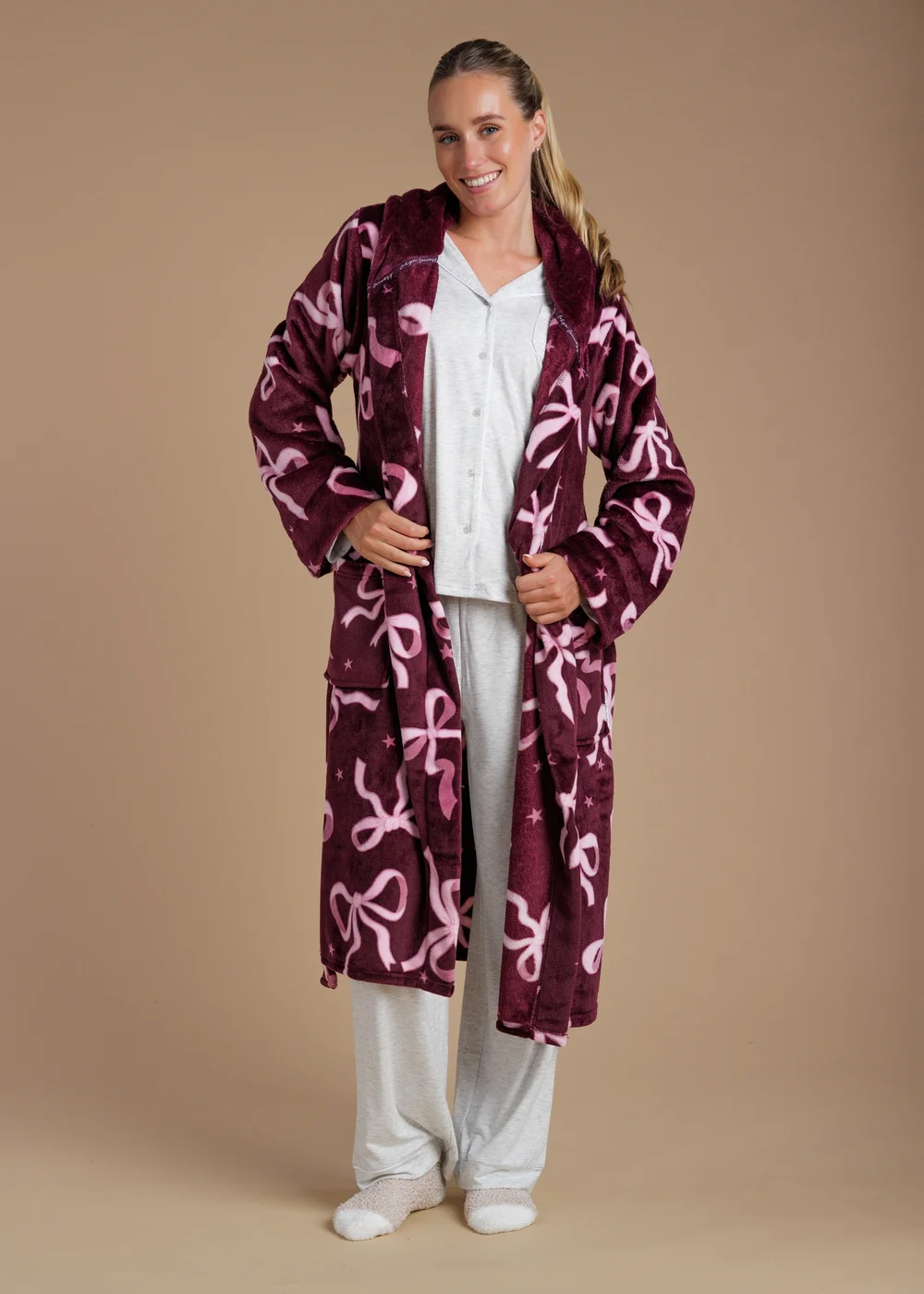 Tokyo Laundry Burgundy Bow Print Fluffy Hooded Dressing Gown - L Image 3