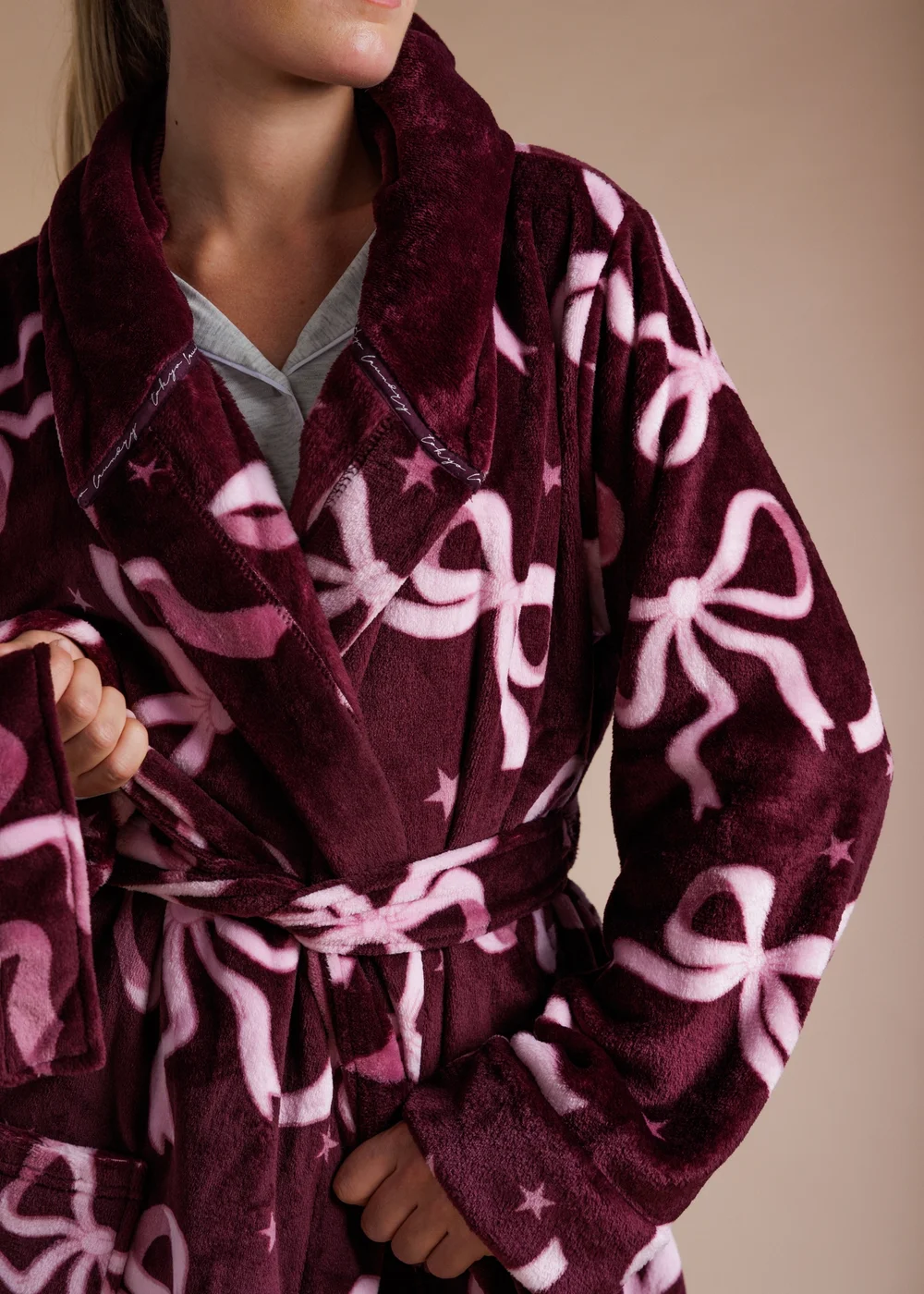 Tokyo Laundry Burgundy Bow Print Fluffy Hooded Dressing Gown - L Image 4