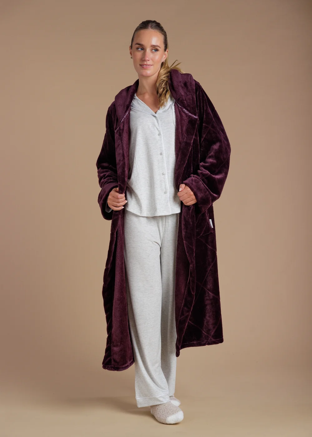 Tokyo Laundry Burgundy Quilted Hooded Dressing Gown - L Image 3