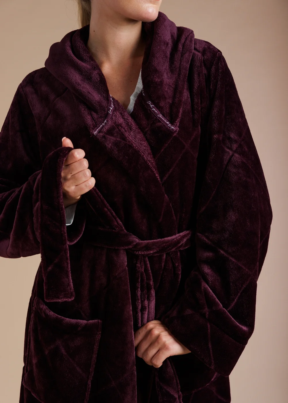Tokyo Laundry Burgundy Quilted Hooded Dressing Gown - L Image 4