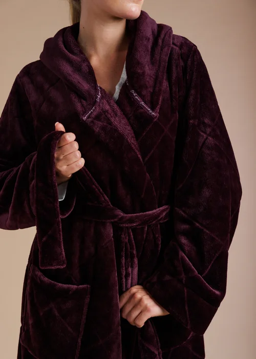 Tokyo Laundry Burgundy Quilted Hooded Dressing Gown - L Image 4