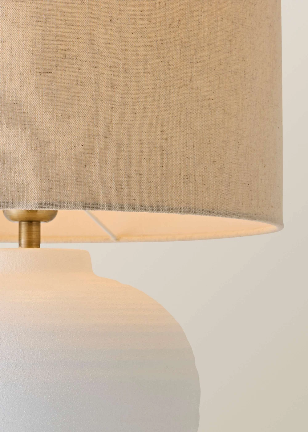 ValueLights Reid White Large Ribbed Ceramic Table Lamp - L Image 4