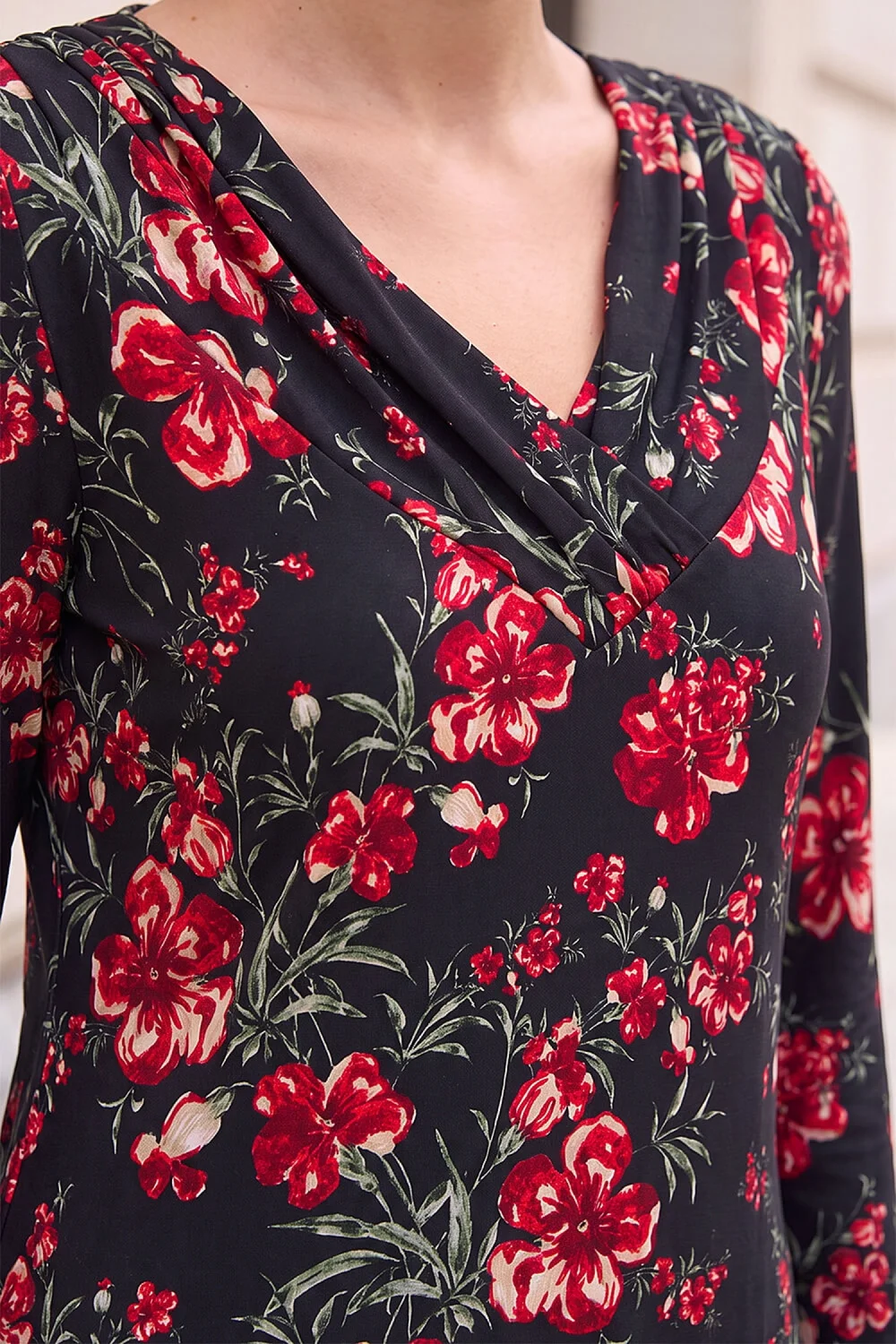 Roman Red Floral Pleat V-Neck Top - 12 Image 4