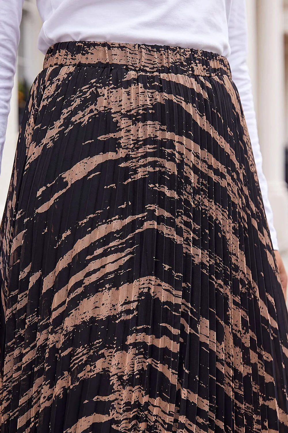 Roman Black Petite Abstract Pleated Skirt - 18 Image 4