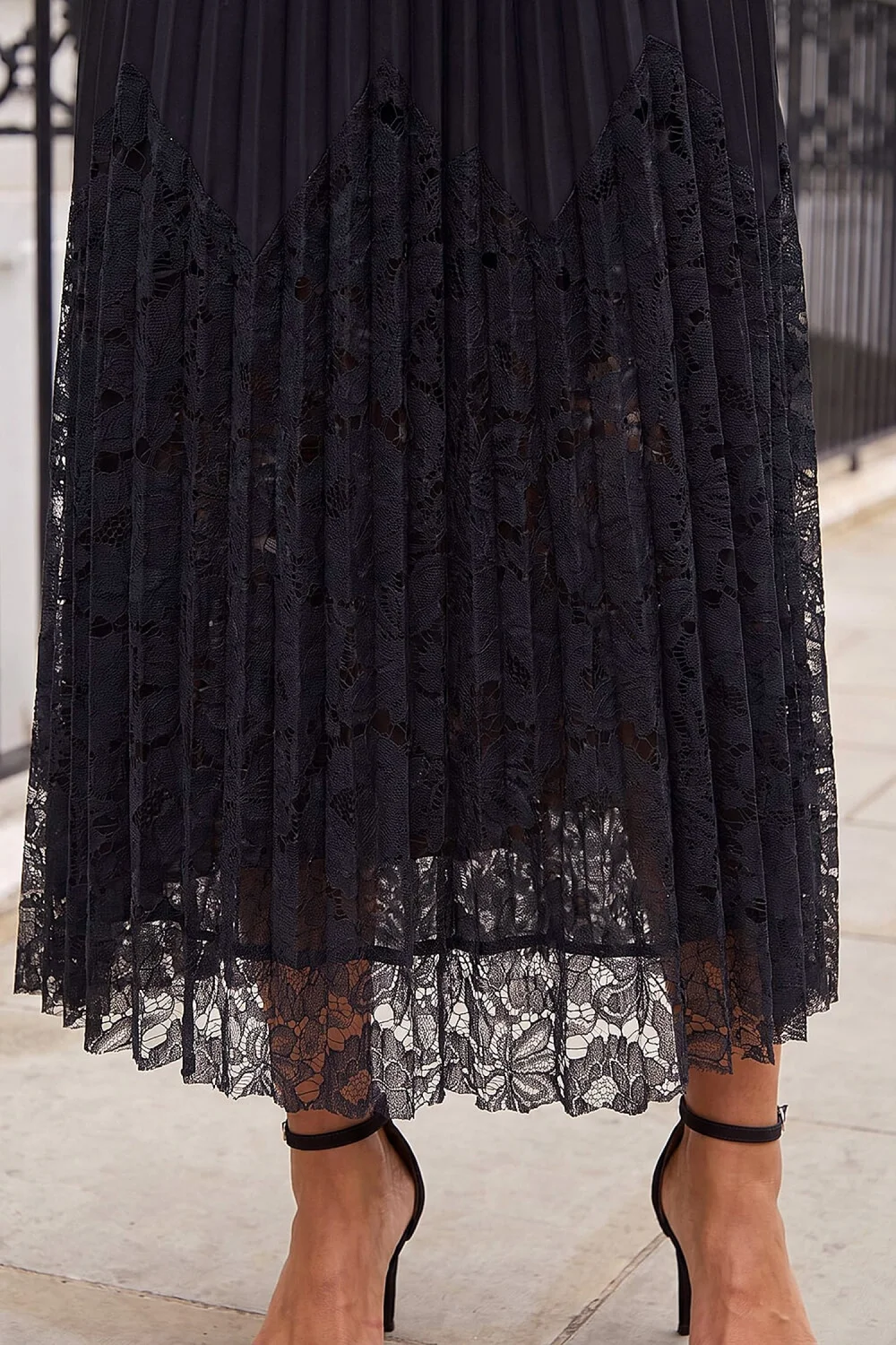 Roman Black Petite Lace Pleated Skirt - 14 Image 4