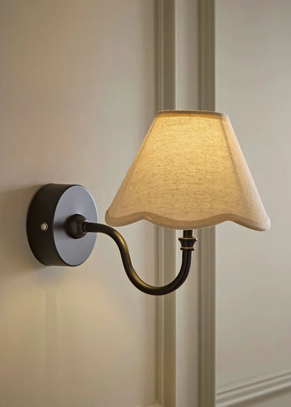 ValueLights Lowe Matte Black Rechargeable Wall Light with Scallop Trim Natural Shade - One Size Image 1