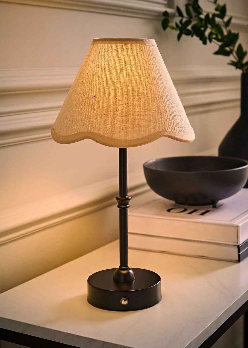 ValueLights Lowe Matte Black Rechargeable Table Lamp with Scallop Trim Natural Shade - One Size Image 2