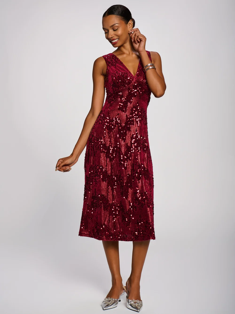 Jolie Moi Fuchsia V-Neck Sequin Embellished Velvet Midi Dress - 14 Image 5