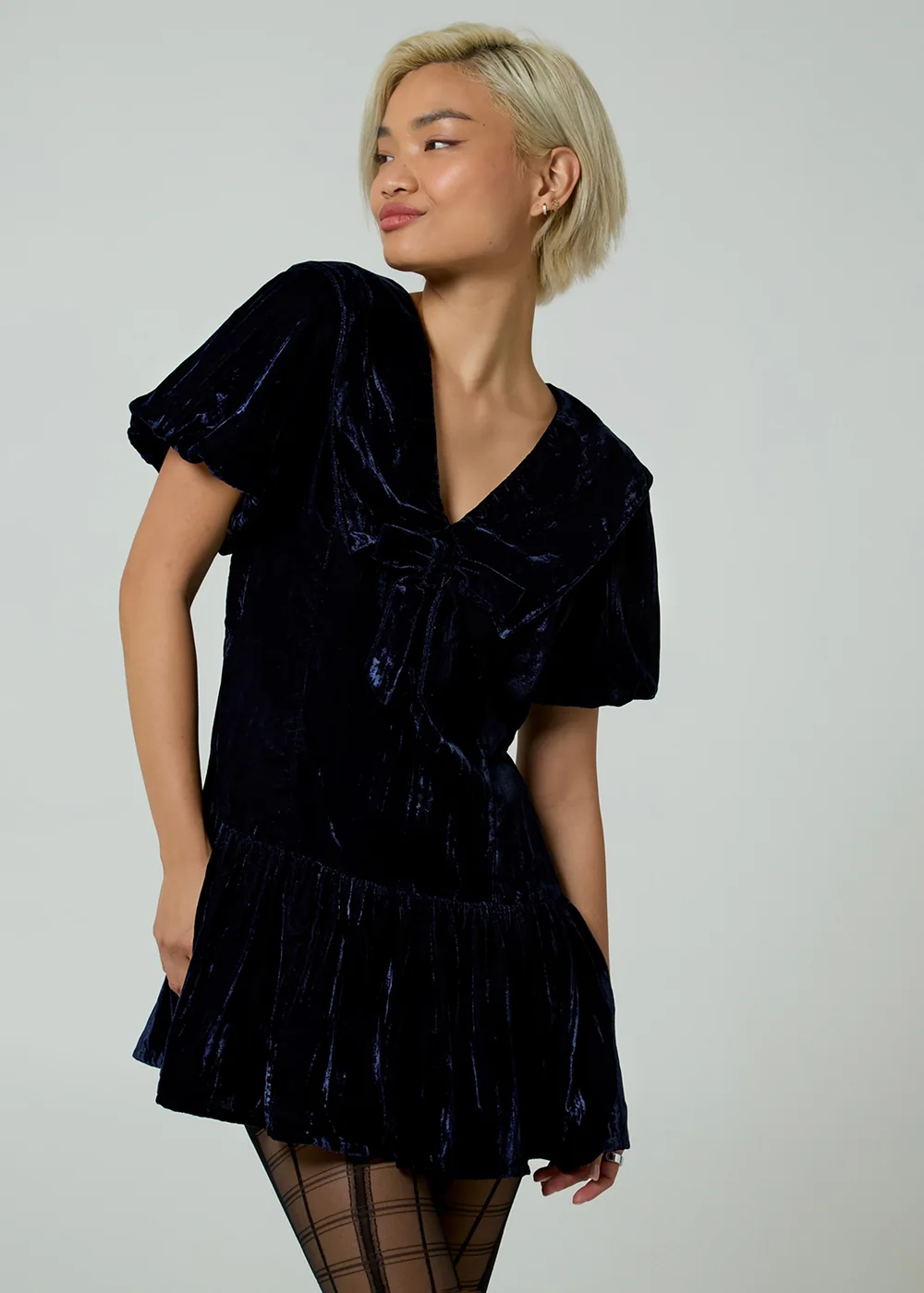 Neon Rose Navy Velvet V-Neck Collared Short Puff Sleeve Mini Dress - L Image 5