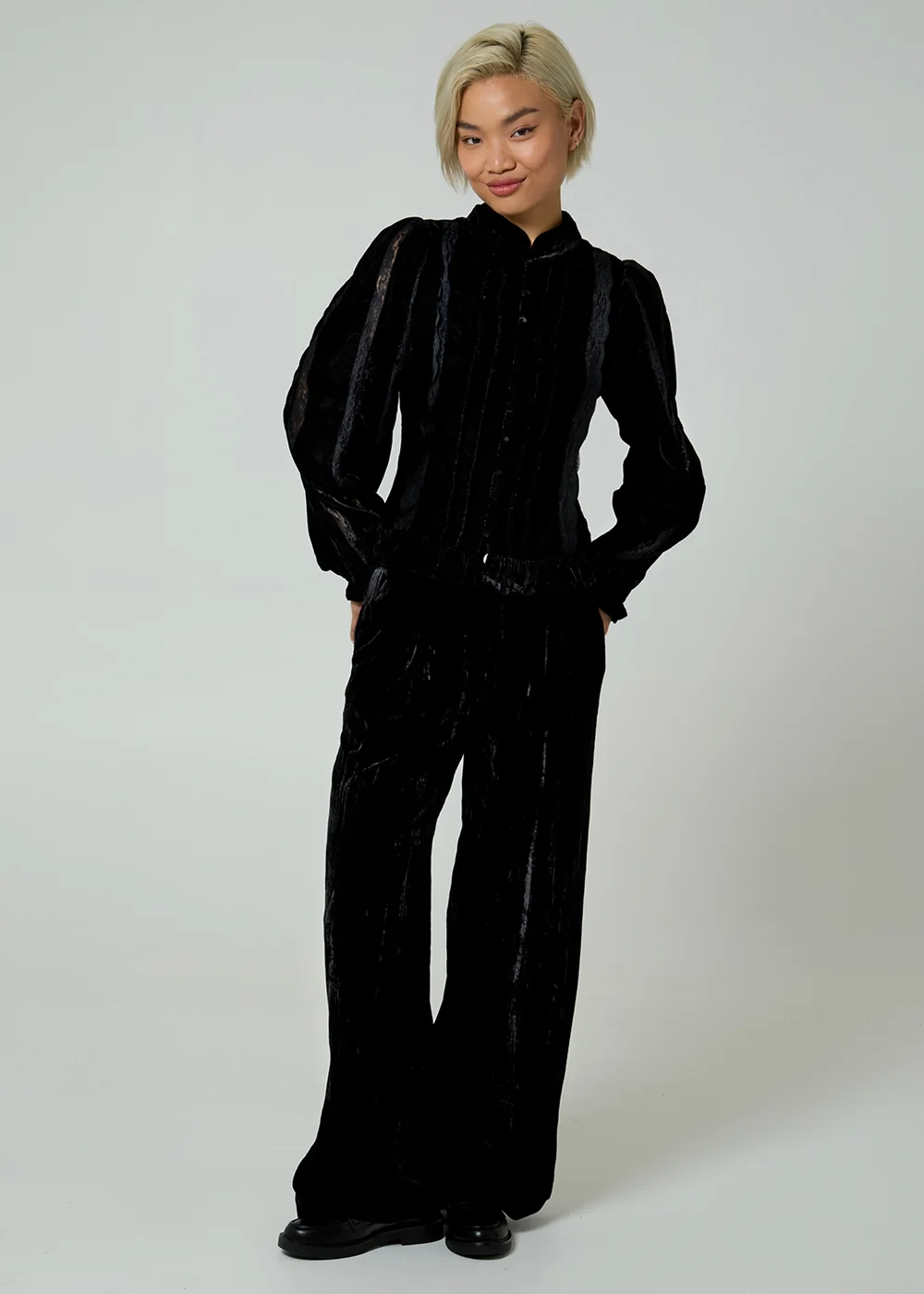 Neon Rose Black Velvet Wide Leg High Waist Pleated Trousers - L Image 4