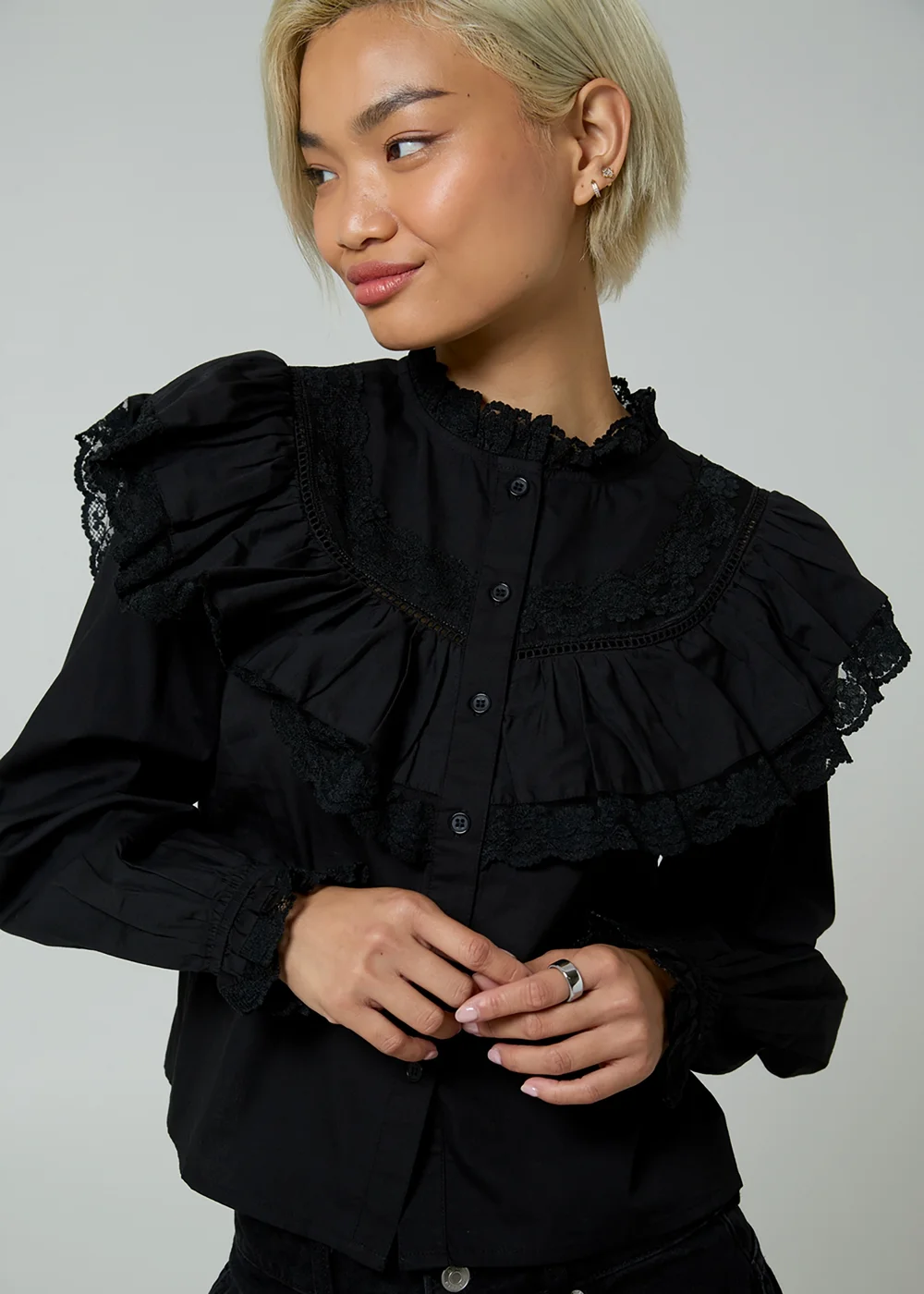 Neon Rose Black Cotton Frill Collar Poplin Long Sleeve Boxy-Fit Blouse - XS Image 3