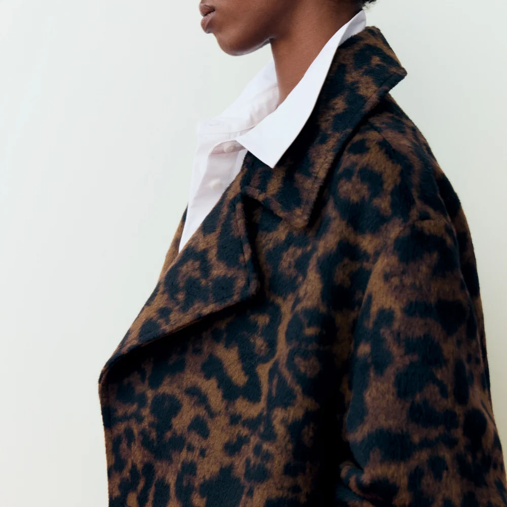 Examples of wearing leopard print jackets.