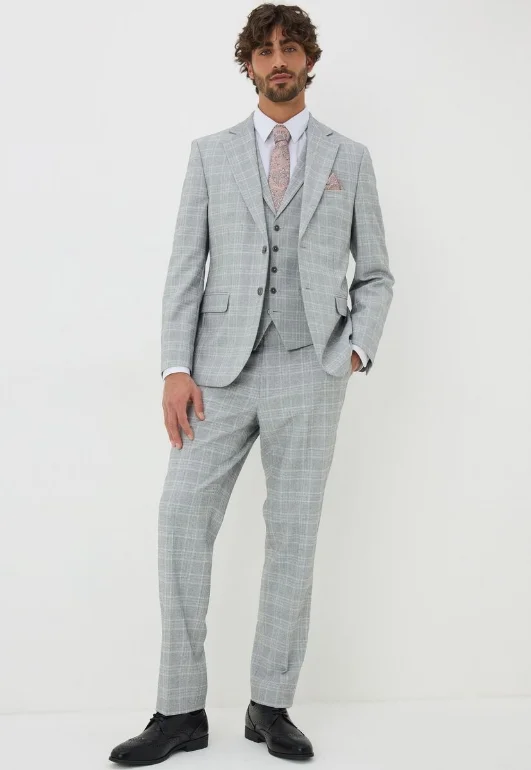 Regular Fit Suits