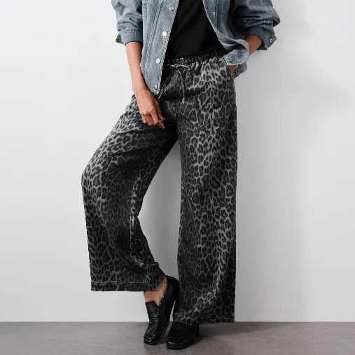 Examples of wearing leopard print trousers.