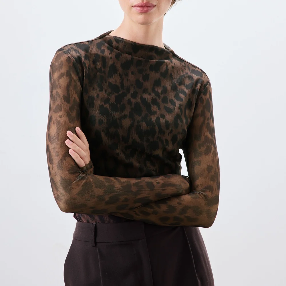 Examples of wearing leopard print tops.